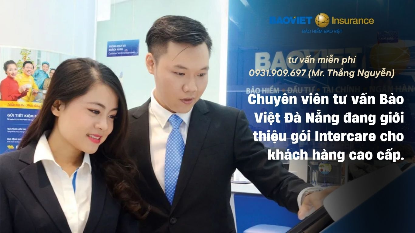 Chuy&ecirc;n vi&ecirc;n tư vấn Bảo Việt Đ&agrave; Nẵng đang giới thiệu g&oacute;i Intercare cho kh&aacute;ch h&agrave;ng cao cấp.
